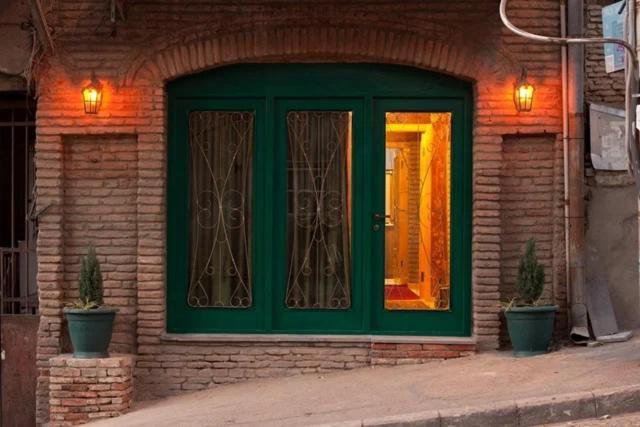 Green Door Тбилиси Экстерьер фото